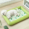 tapis-rafraichissant-chien-reposant-calme